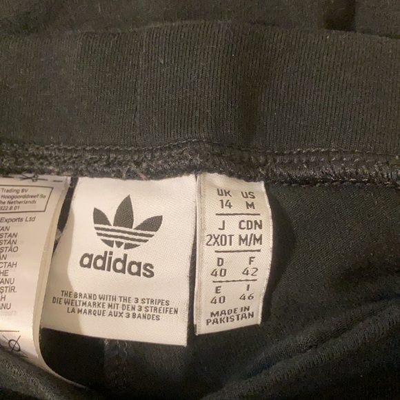 Black adidas biker shorts size medium - Picture 4 of 4